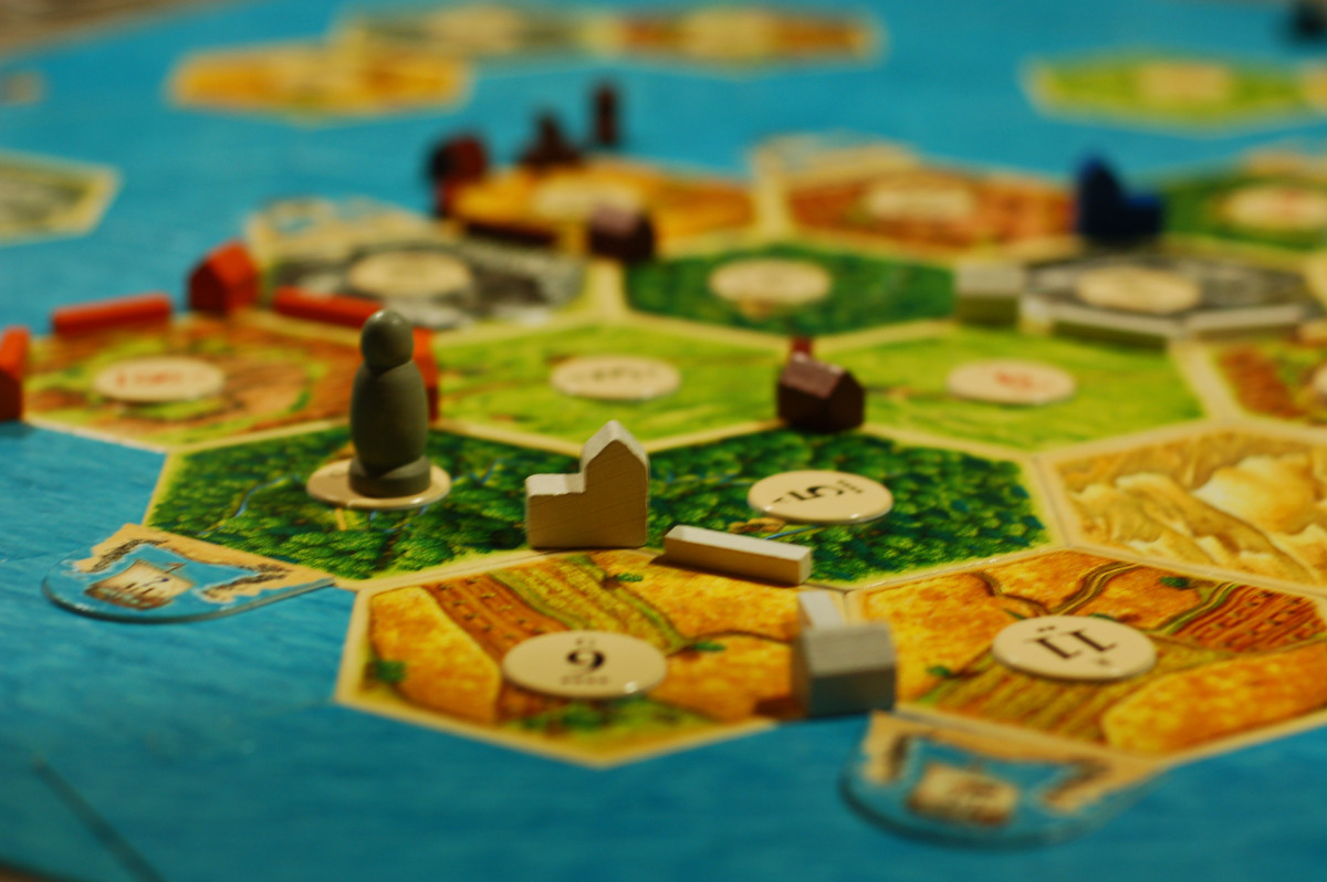 “Top 10 Boardgame Hot Nhất Cho Giới Trẻ: Giải Trí Gắn Kết Gia Đình Và Văn Phòng”