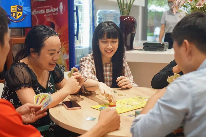 Các trò chơi ngày Tết nên thử: Gợi ý board game vui, dễ chơi tại nhà